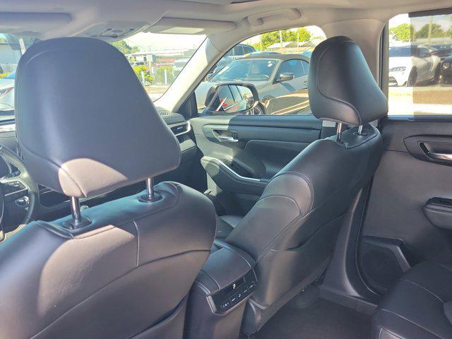 used 2022 Toyota Highlander car, priced at $28,900
