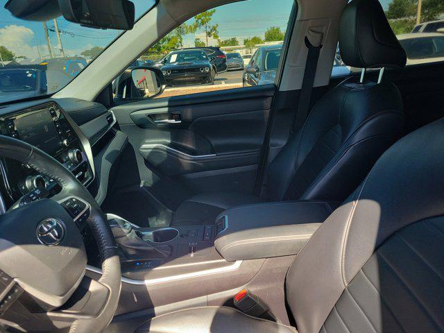 used 2022 Toyota Highlander car, priced at $28,900