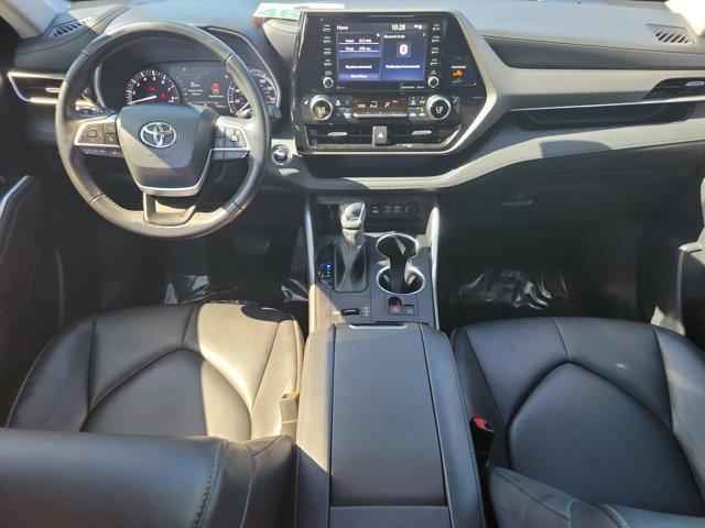 used 2022 Toyota Highlander car, priced at $28,900