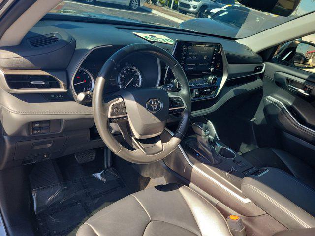 used 2022 Toyota Highlander car, priced at $28,900