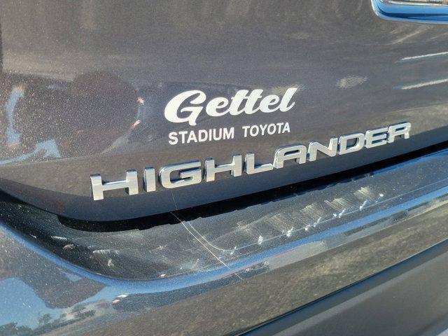 used 2022 Toyota Highlander car, priced at $28,900