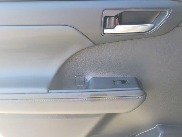 used 2022 Toyota Highlander car, priced at $28,900