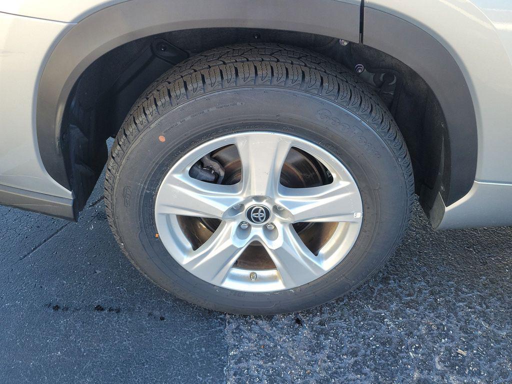 used 2023 Toyota Highlander car, priced at $28,352