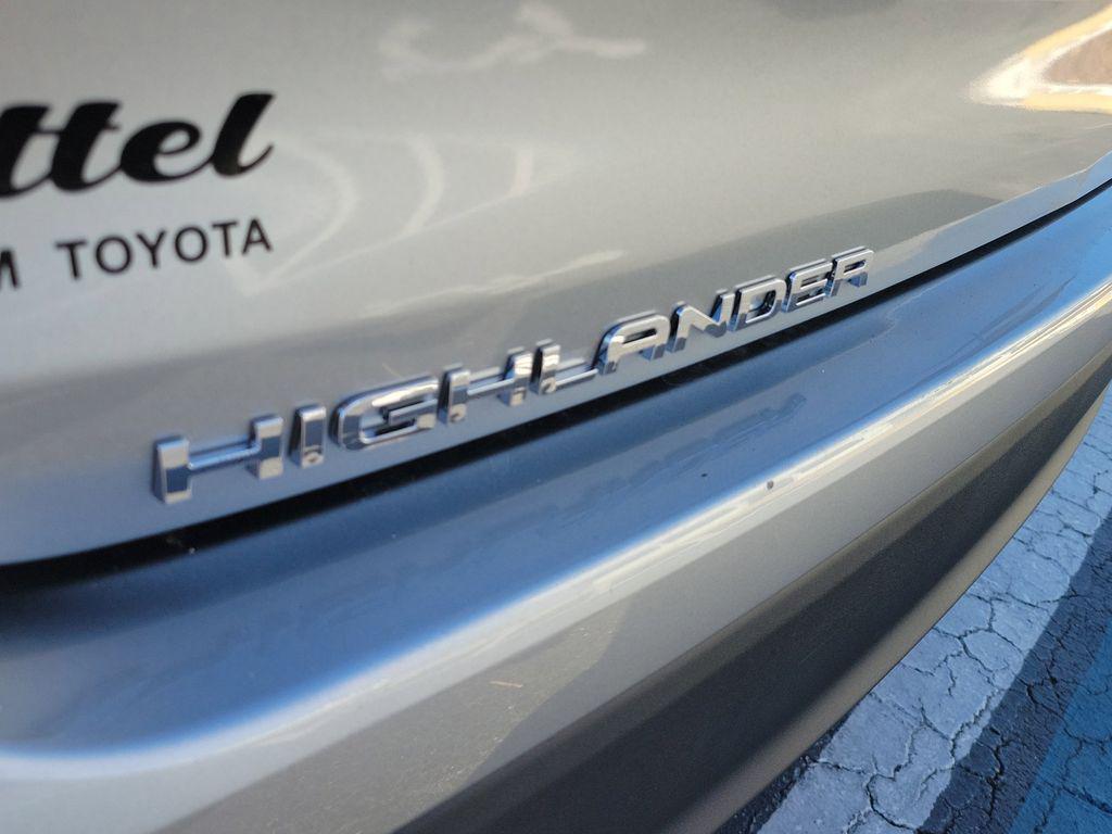 used 2023 Toyota Highlander car, priced at $28,352