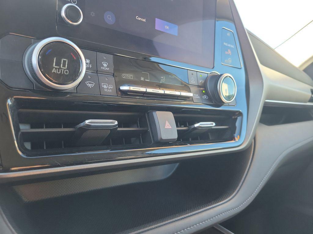 used 2023 Toyota Highlander car, priced at $28,352