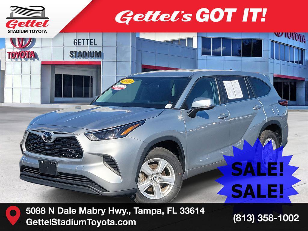 used 2023 Toyota Highlander car, priced at $28,352