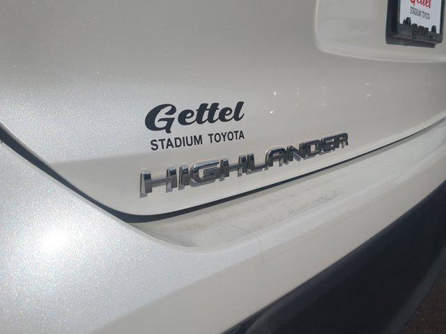 used 2022 Toyota Highlander car, priced at $31,000