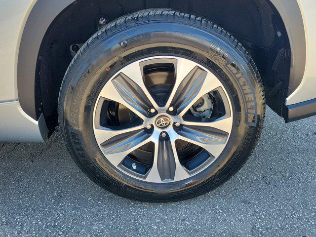 used 2023 Toyota Highlander car, priced at $33,000