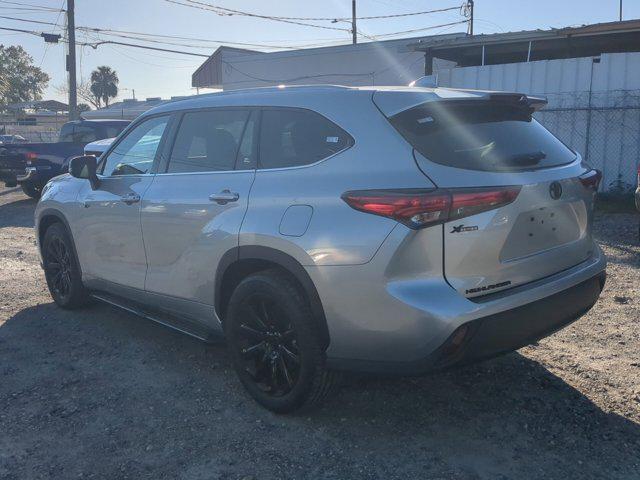 used 2022 Toyota Highlander car, priced at $34,494