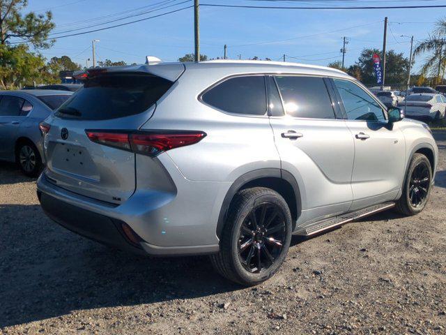 used 2022 Toyota Highlander car, priced at $34,494