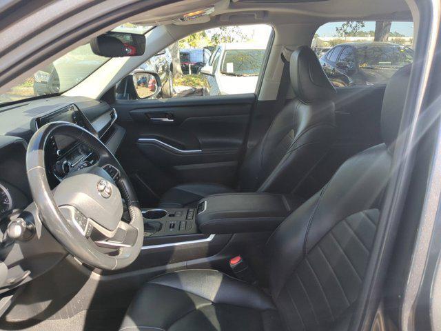 used 2022 Toyota Highlander car, priced at $31,966