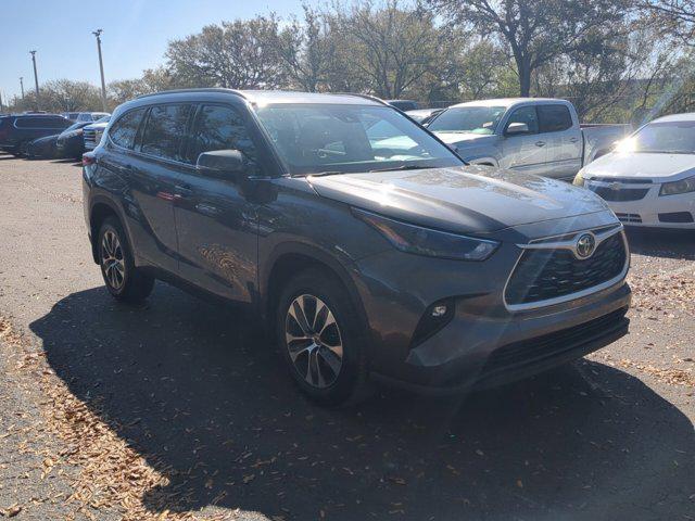 used 2022 Toyota Highlander car, priced at $31,966