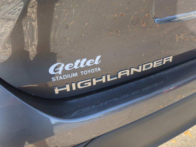 used 2022 Toyota Highlander car, priced at $31,966