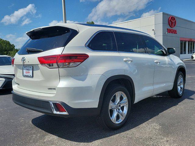 used 2018 Toyota Highlander car, priced at $27,553