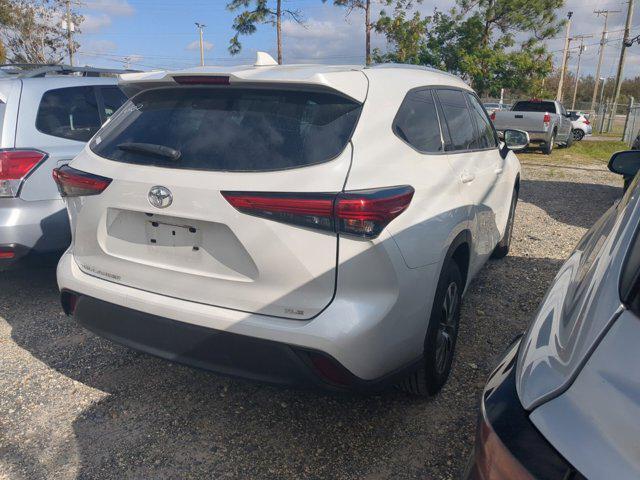 used 2022 Toyota Highlander car, priced at $32,868