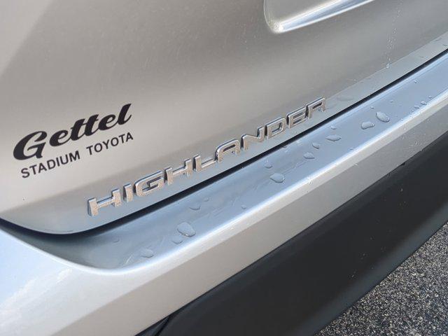used 2022 Toyota Highlander car, priced at $32,602