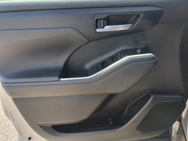 used 2022 Toyota Highlander car, priced at $32,602