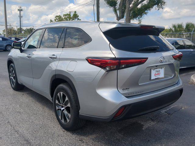 used 2022 Toyota Highlander car, priced at $32,602