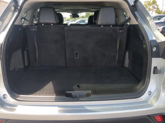 used 2022 Toyota Highlander car, priced at $32,602