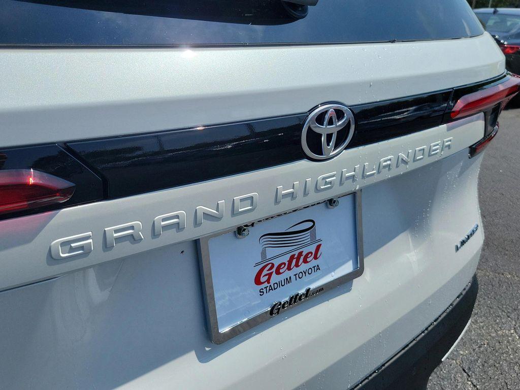 new 2025 Toyota Grand Highlander Hybrid car, priced at $62,910