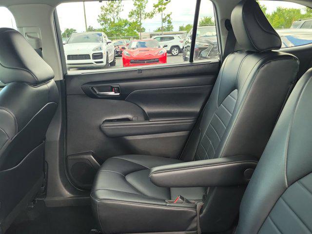 used 2022 Toyota Highlander car, priced at $32,613