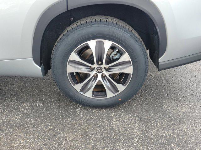 used 2022 Toyota Highlander car, priced at $32,613