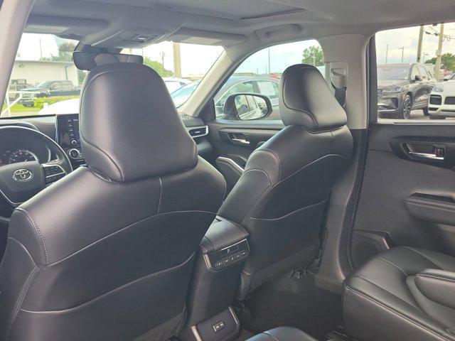 used 2022 Toyota Highlander car, priced at $32,613