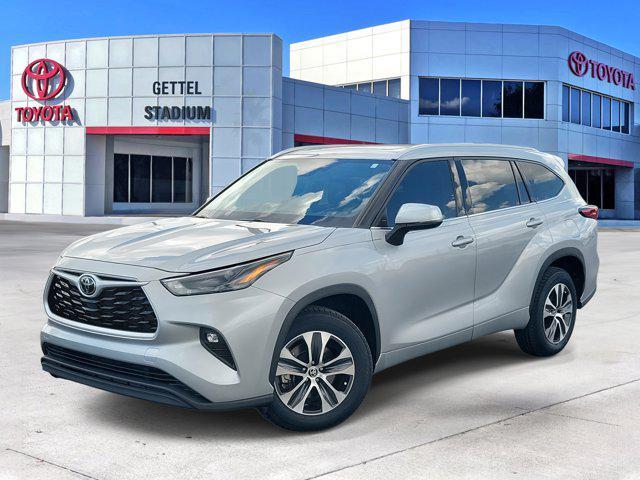used 2022 Toyota Highlander car, priced at $32,613