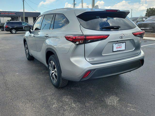 used 2022 Toyota Highlander car, priced at $32,613