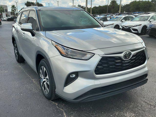 used 2022 Toyota Highlander car, priced at $32,613
