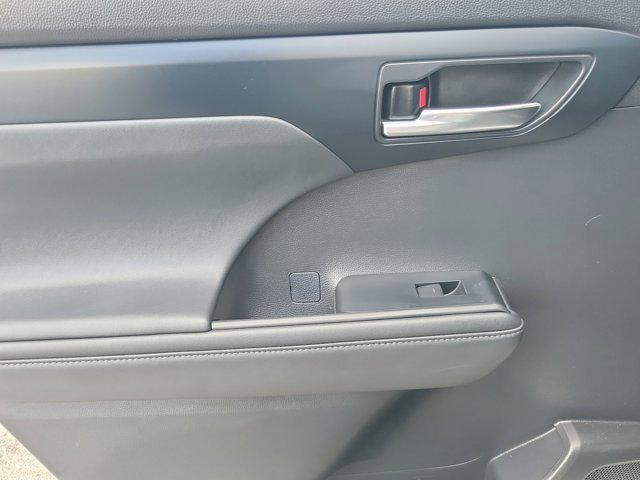 used 2022 Toyota Highlander car, priced at $32,613