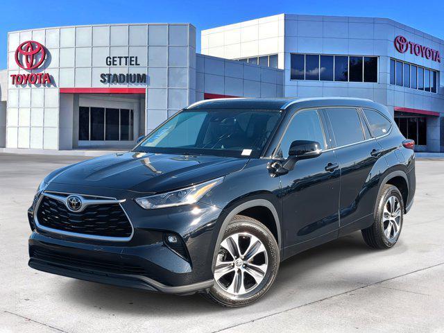 used 2021 Toyota Highlander car, priced at $24,485