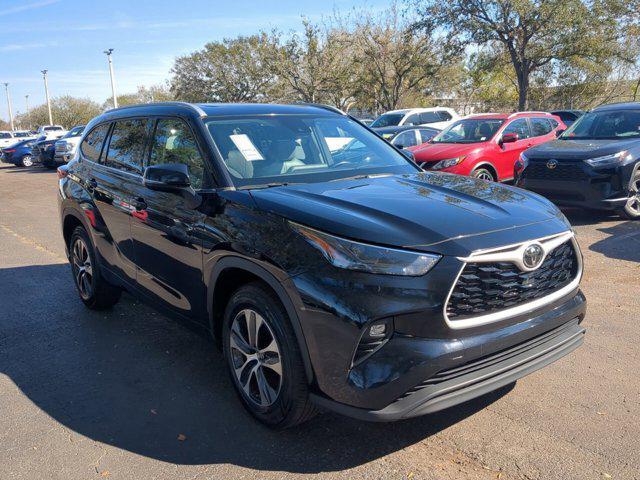 used 2022 Toyota Highlander car, priced at $31,252