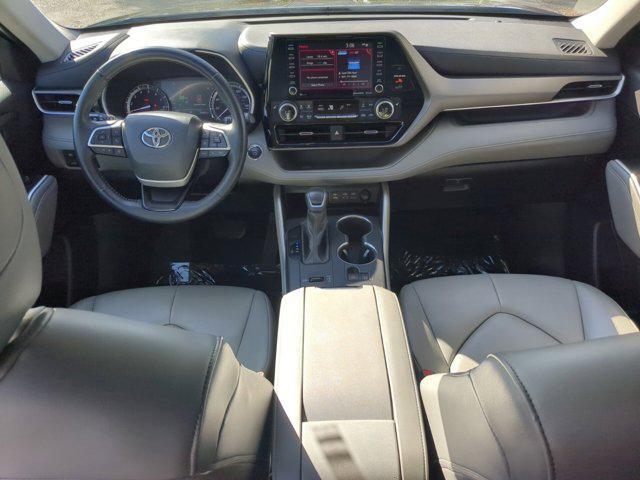 used 2022 Toyota Highlander car, priced at $31,252