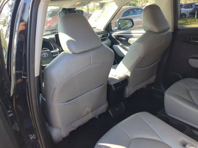 used 2022 Toyota Highlander car, priced at $31,252