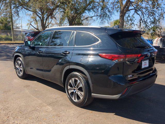 used 2022 Toyota Highlander car, priced at $31,252