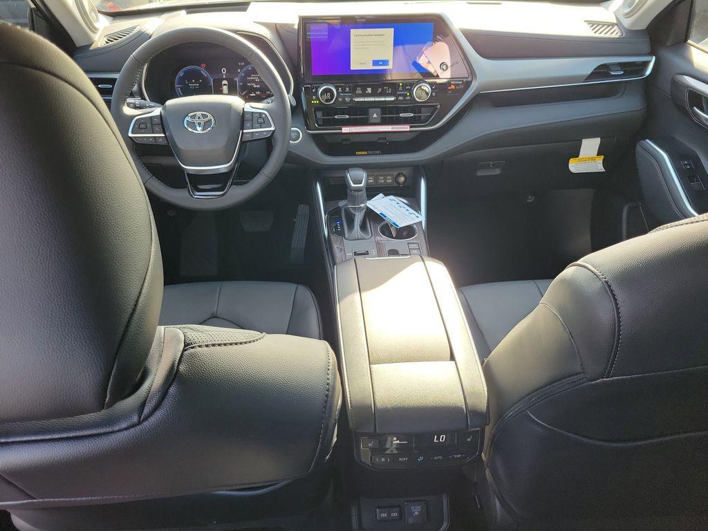 new 2025 Toyota Highlander Hybrid car, priced at $55,948
