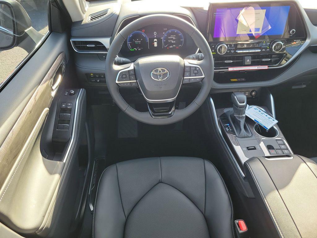 new 2025 Toyota Highlander Hybrid car, priced at $55,948