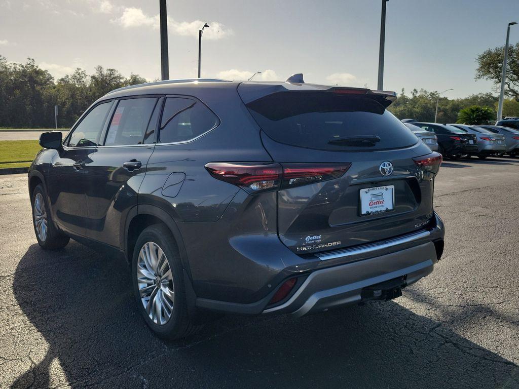 new 2025 Toyota Highlander Hybrid car, priced at $55,948