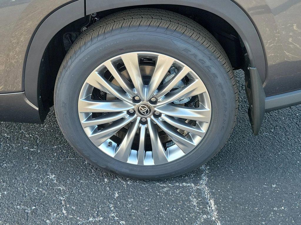 new 2025 Toyota Highlander Hybrid car, priced at $55,948