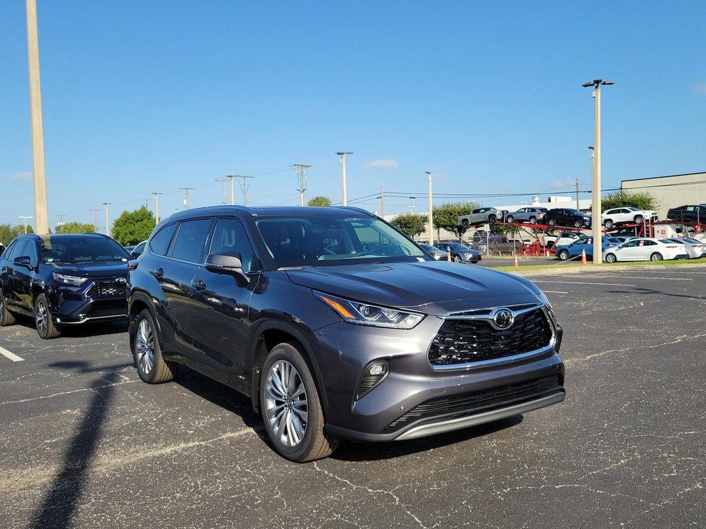 new 2025 Toyota Highlander Hybrid car, priced at $55,948