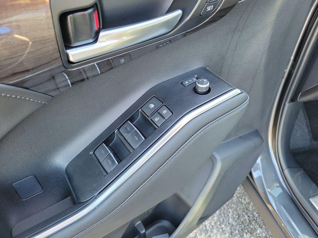 new 2025 Toyota Highlander Hybrid car, priced at $55,948