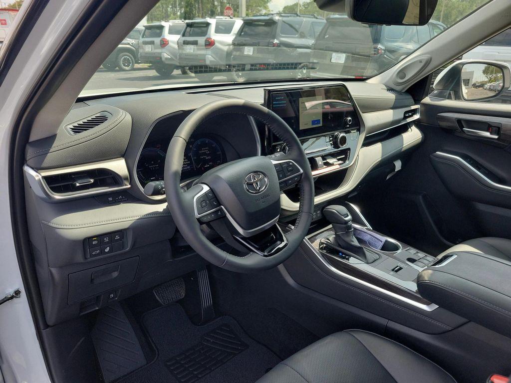 new 2025 Toyota Highlander Hybrid car, priced at $56,663