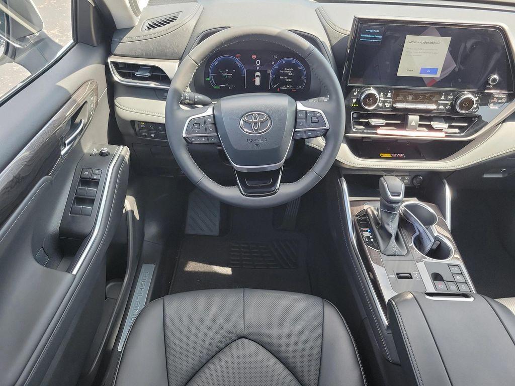 new 2025 Toyota Highlander Hybrid car, priced at $56,663