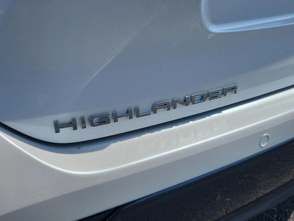 new 2025 Toyota Highlander Hybrid car, priced at $56,663