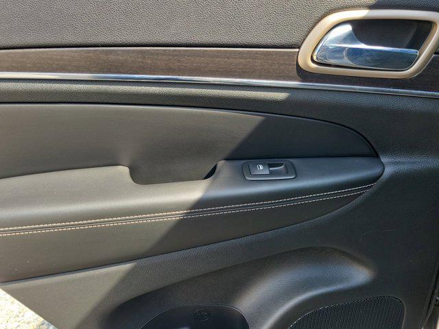 used 2015 Jeep Grand Cherokee car, priced at $12,860