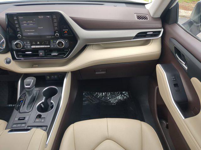 used 2022 Toyota Highlander car, priced at $31,900