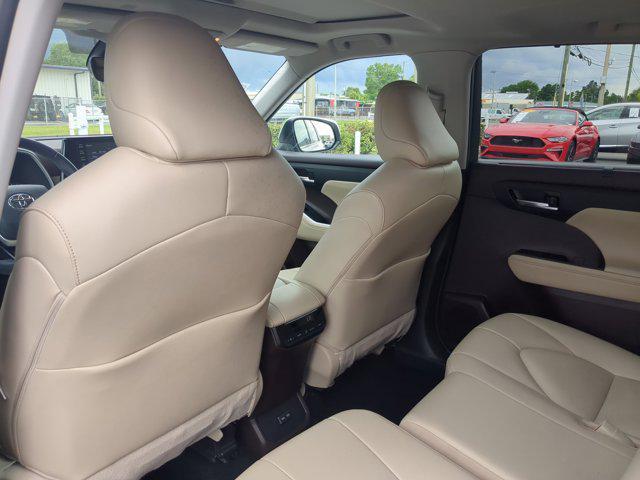 used 2022 Toyota Highlander car, priced at $31,900