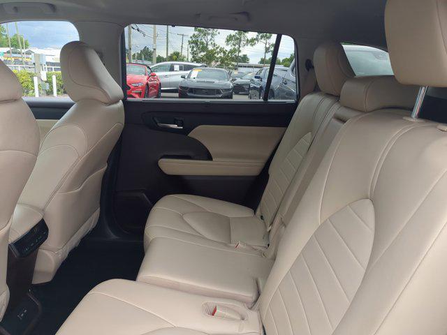 used 2022 Toyota Highlander car, priced at $31,900