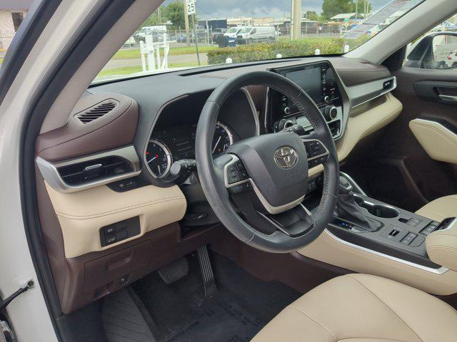 used 2022 Toyota Highlander car, priced at $31,900